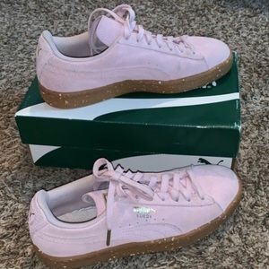 womens pink pumas